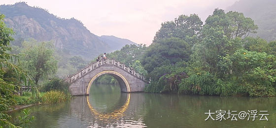 八月上旬夜游看灯光秀_旅游