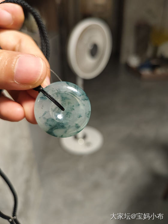 第一次抖 爸爸那买的翡翠扣子，坛友帮忙看看～_翡翠