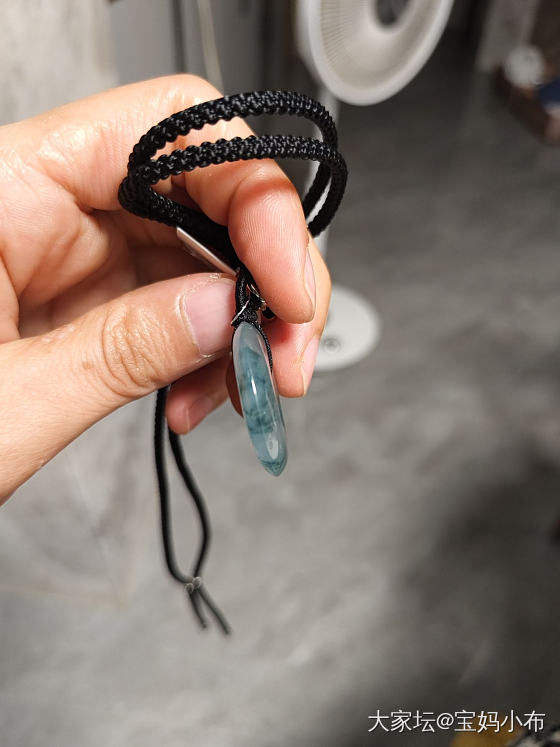 第一次抖 爸爸那买的翡翠扣子，坛友帮忙看看～_翡翠