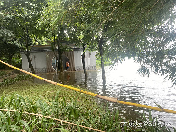 暴雨过后的松山湖_彩色宝石