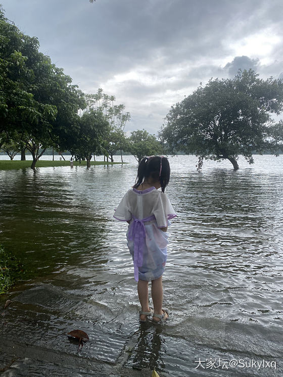 暴雨过后的松山湖_彩色宝石