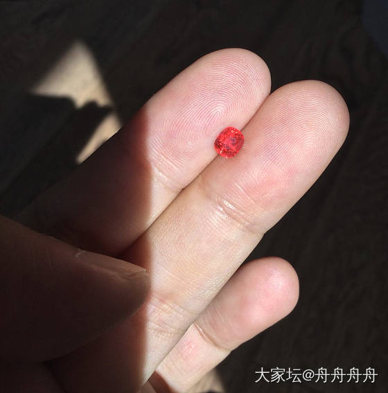 又买了一颗小鼻屎_彩色宝石