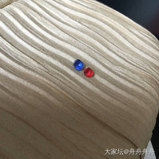 又买了一颗小鼻屎_彩色宝石