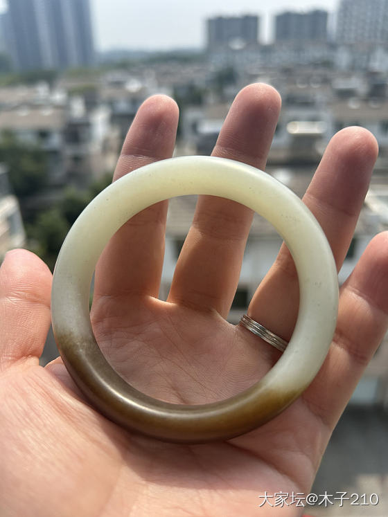 且末糖白镯，玉友帮忙看看有没有吃药？_手镯和田玉