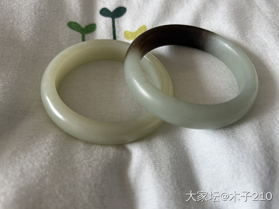 且末糖白镯，玉友帮忙看看有没有吃药？_手镯和田玉