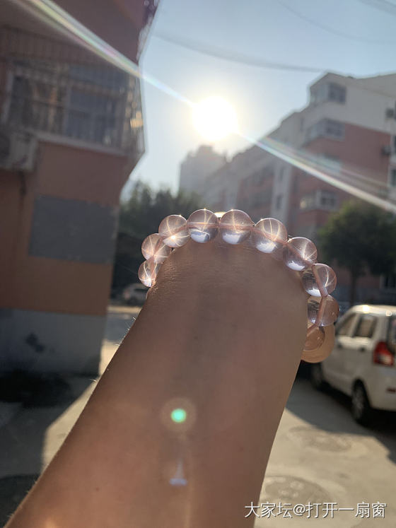 二秀——各种光线下的粉猪_水晶