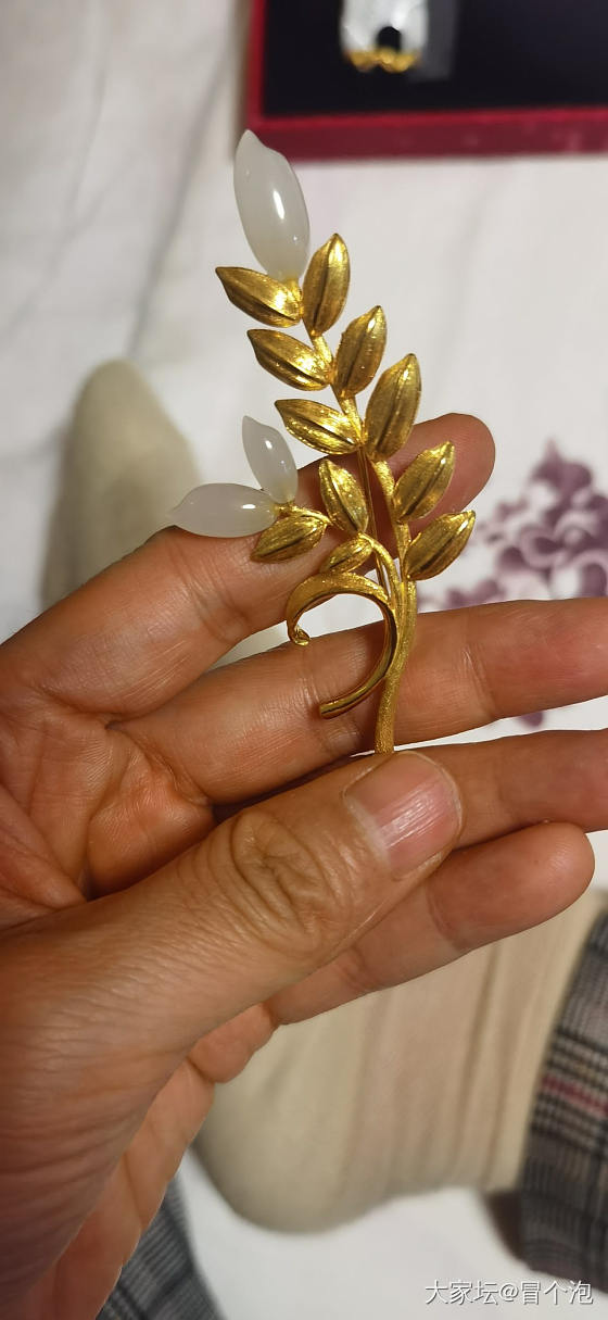 最爱的金胸针坏了_金