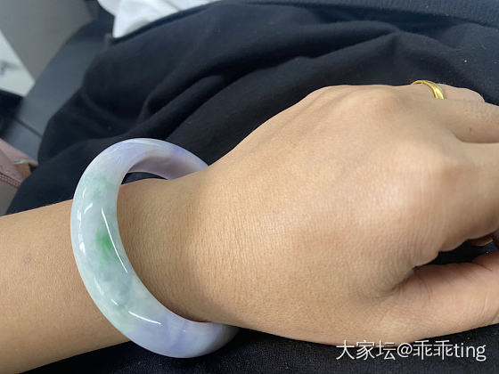 泰国回来 顿时觉得自己的镯子身价暴涨了_手镯翡翠