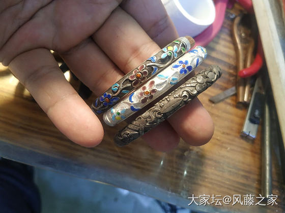 999银錾刻烧蓝花卉风藤手镯_银