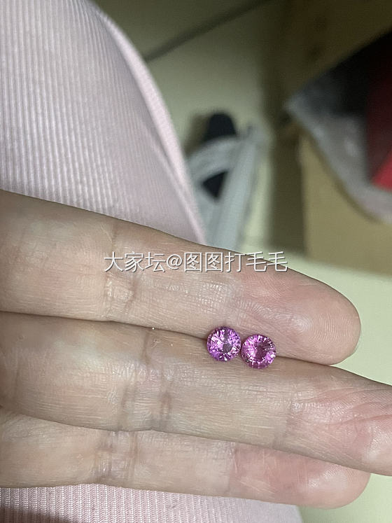 圆钻满火彩紫粉蓝宝石对子1.81克拉_彩色宝石