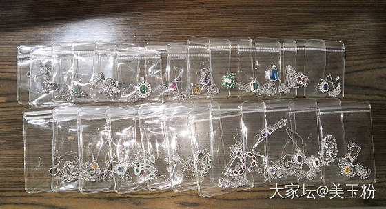 不想睡觉，把好几年没戴的彩宝翻出来折腾，全部换了袋子，明天再去折腾彩宝的戒指们_彩色宝石名贵宝石首饰