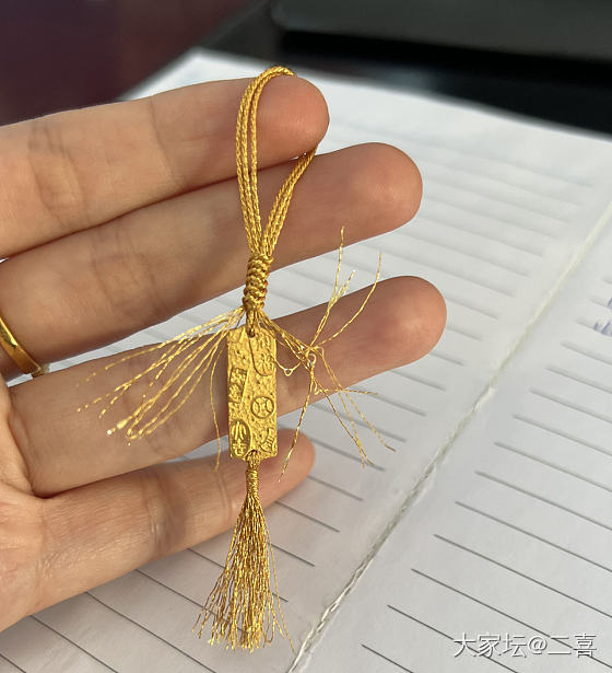 小金牌牌编了个手机挂_编绳金