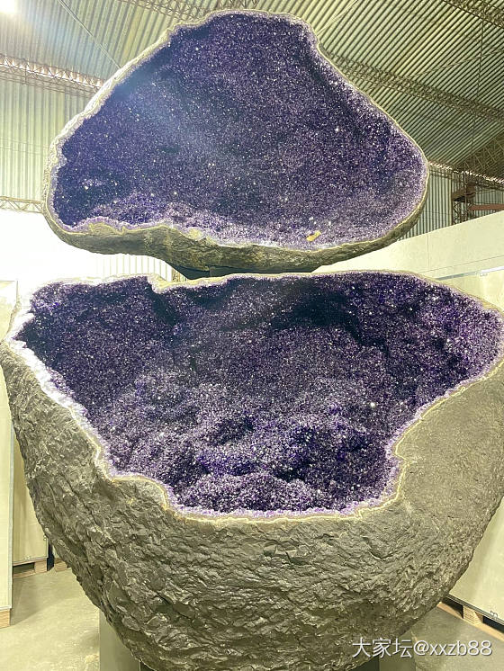 欣赏一下乌拉圭公司的紫晶洞和聚宝盆吧_洞盆簇