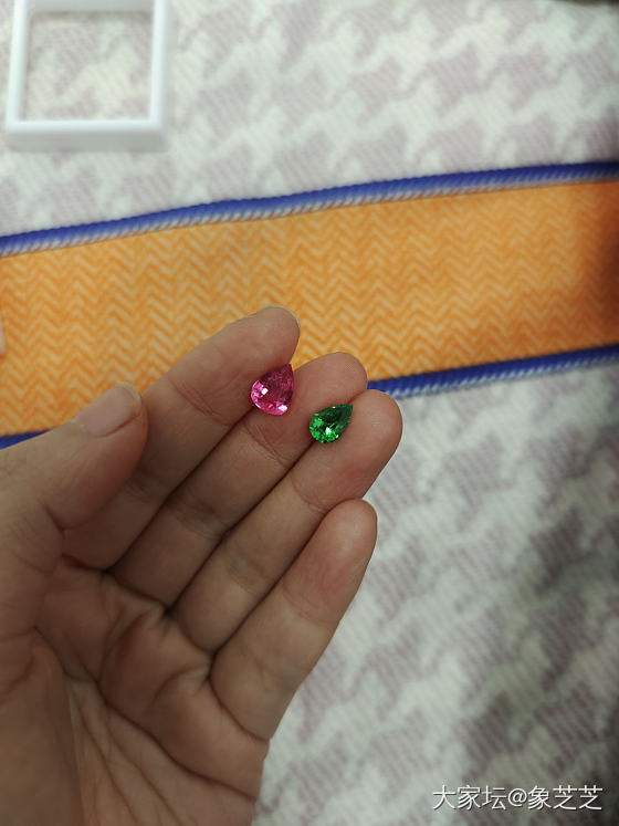 哪颗是小漂亮？_刻面宝石彩色宝石