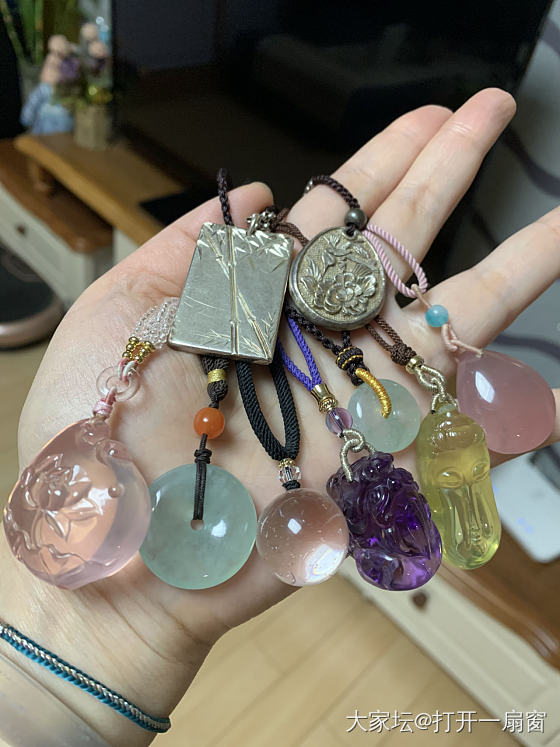 一手小坠子_水晶