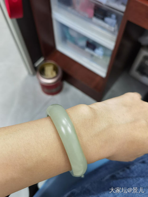 油润是油润，就是感觉不打眼呢_手镯和田玉