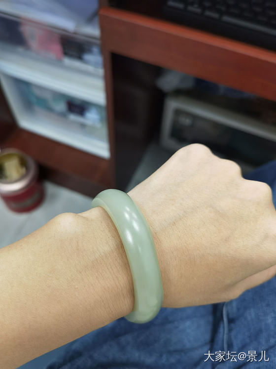 油润是油润，就是感觉不打眼呢_手镯和田玉