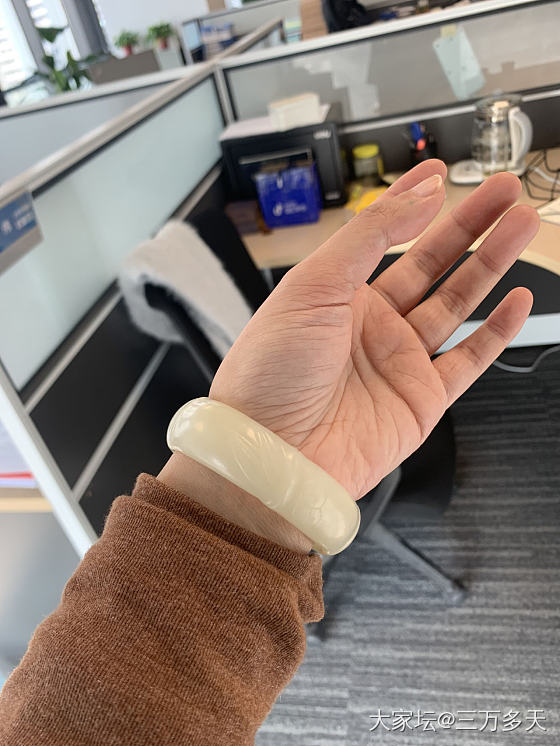 油润是油润，就是感觉不打眼呢_手镯和田玉