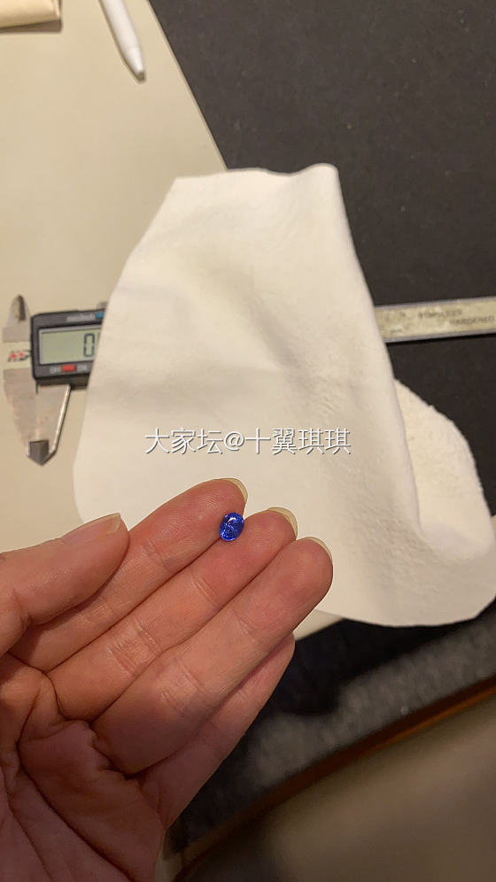 矢车菊色调的蓝宝石_彩色宝石