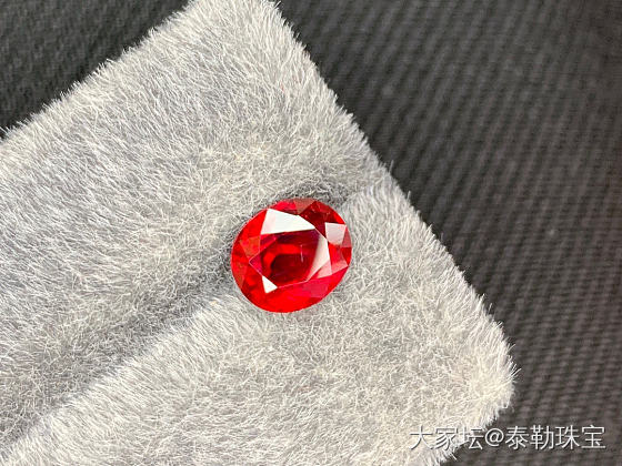 2.01ct椭圆形无烧鸽血红 抢手精品_红宝石