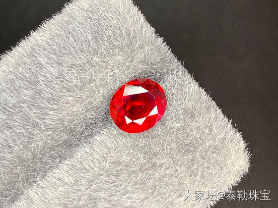 2.01ct椭圆形无烧鸽血红 抢手精品_红宝石