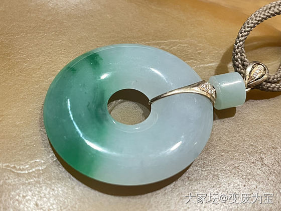 给冰糯的绿扣子来几张特写，老婆很喜欢😃✌️_翡翠