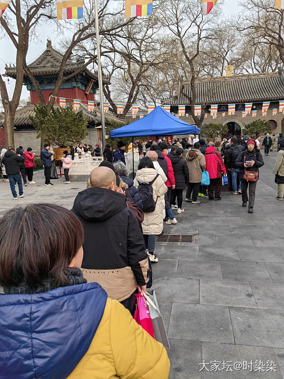 广济寺的腊八粥，我闺女跟我父亲说，姥爷，这粥是念过佛经的粥，喝了会让您很快好起来..._旅游