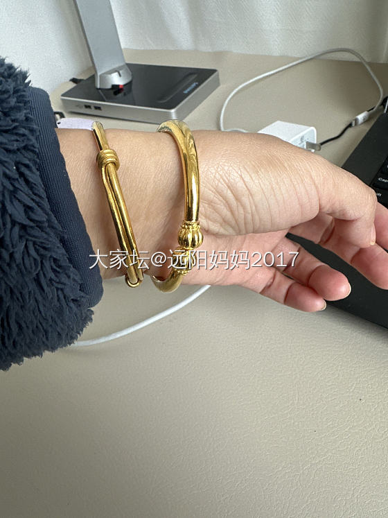 刚打的，带了一百多克，师傅说你这个手围，去掉二十多克，比较低调。耳根子软，最后成..._金
