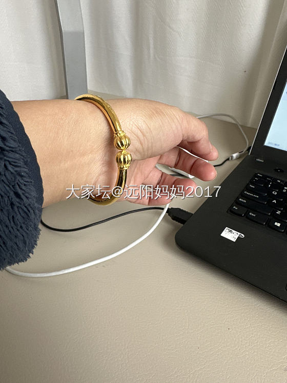 刚打的，带了一百多克，师傅说你这个手围，去掉二十多克，比较低调。耳根子软，最后成..._金