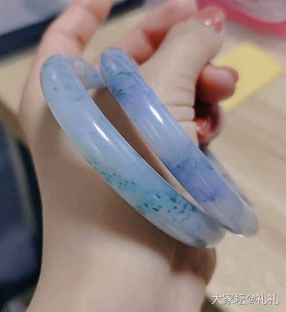 太喜新厌旧了，明明没有新的镯前，旧爱也完全是我最喜欢的样子的😂_手镯翡翠