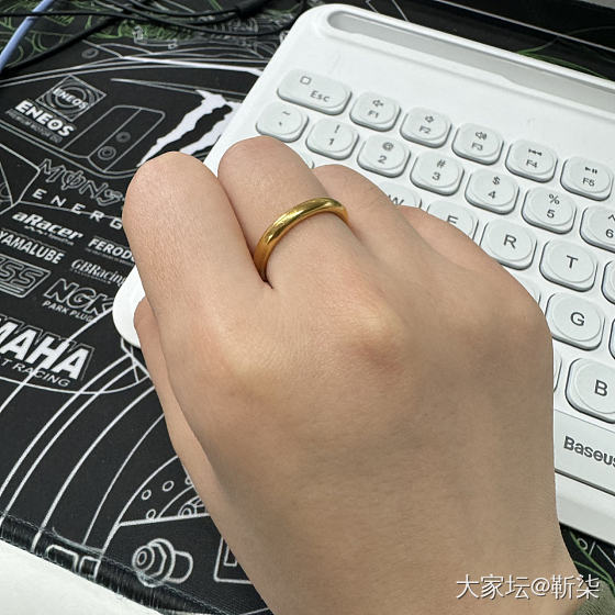 好夸张，不到一个月刚入的两个戒指就要变羊毛了_戒指金