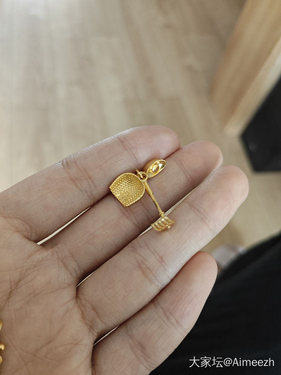 顶风作案，打了一对金核桃_金