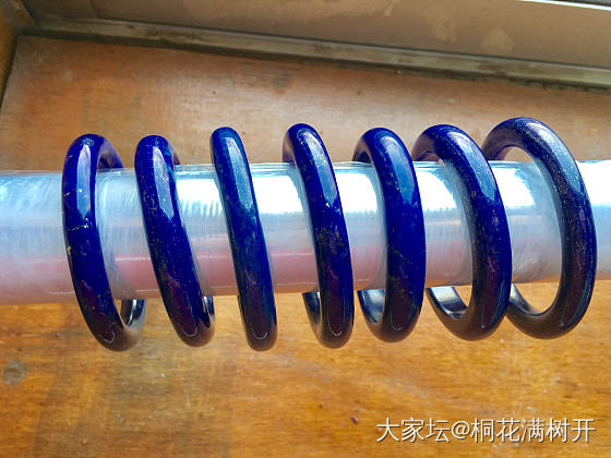 还是串串好看_珠串木青金石
