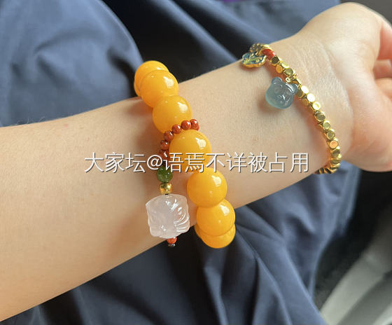 鸡油黄穿身上哈哈哈_琥珀蜜蜡金