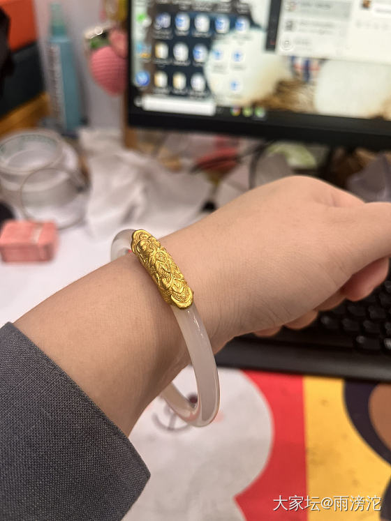 今日左手_手镯玉髓玛瑙