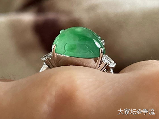 绿莹莹的一泡水_戒指翡翠