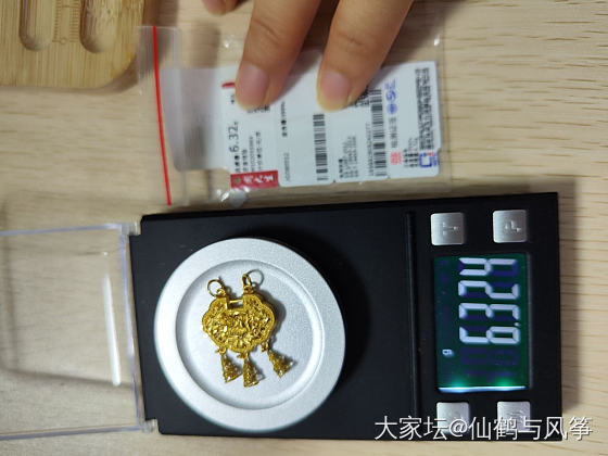 周大生锁绳子我剪了克重不会少有多，老庙的拉丝蝴蝶耳钉好看值得冲_金