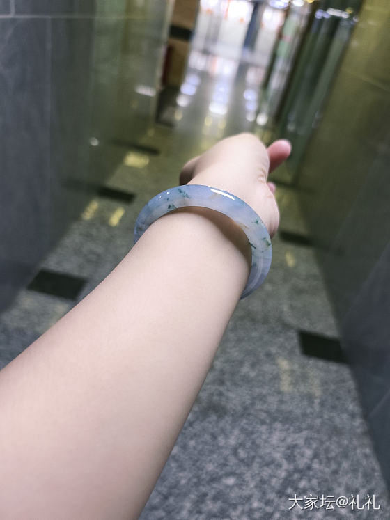 一边上班一边被美到_翡翠