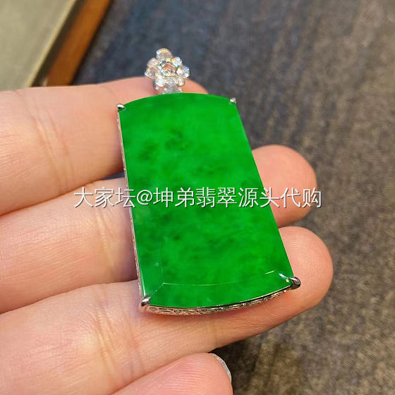 超大满绿翡翠无事牌_翡翠