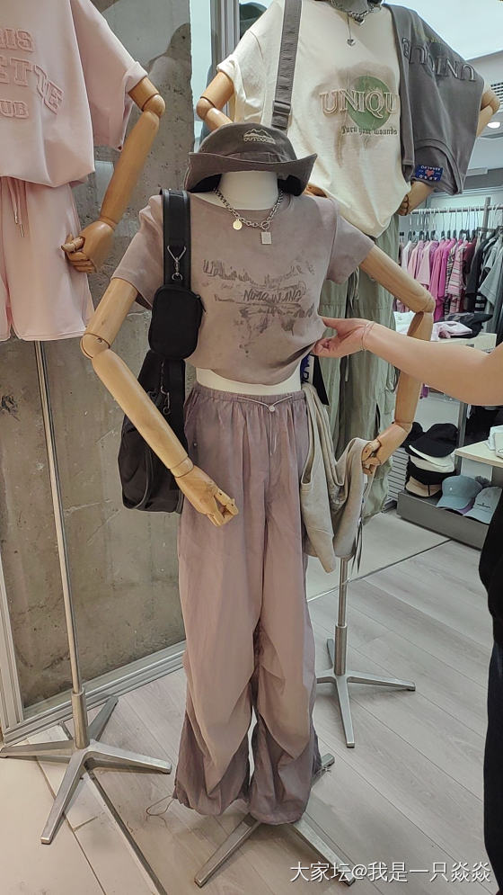 渐渐迷失在广州的衣服批发市场。_穿搭