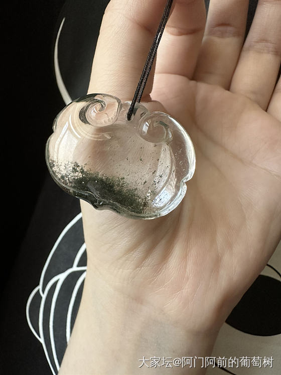 姐妹们再看看这个绿幽灵平安锁能值多少呢_水晶