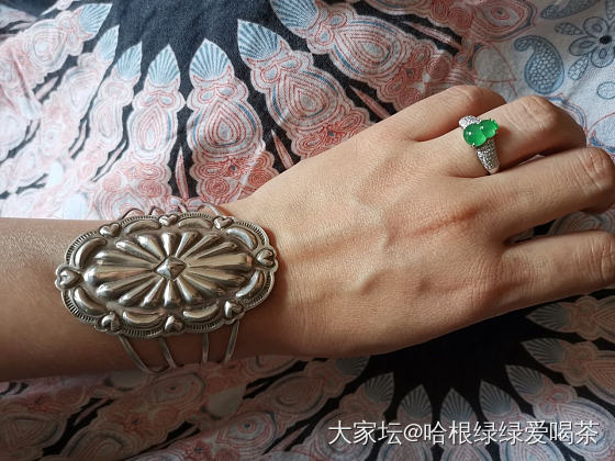 陪伴超十年的翡翠小戒指_戒指翡翠