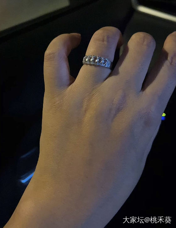 一排小灯泡的排戒_戒指翡翠