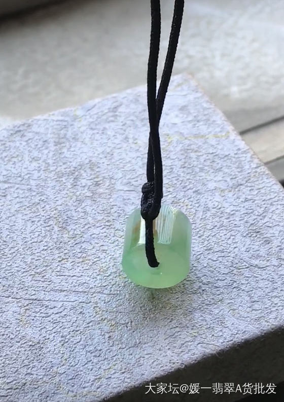 独龙玉多宝串好像比较少_翡翠