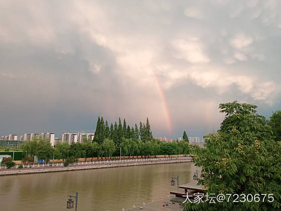 雨后的彩虹，好美。_闲聊