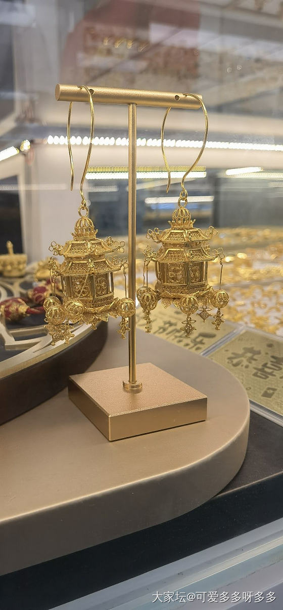 发疯一样的想买一对黄金的，卡尺寸的这个不是黄金的，谁给我推荐一个黄金卖家_金