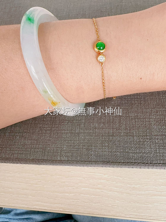 帮我看看哪个叠戴好看_搭配翡翠金