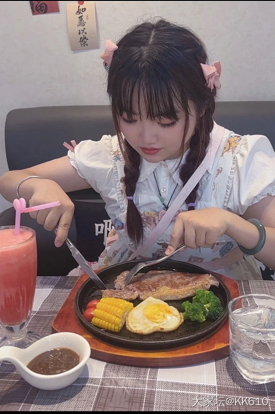 圆条玉镯子_首饰玉石手镯