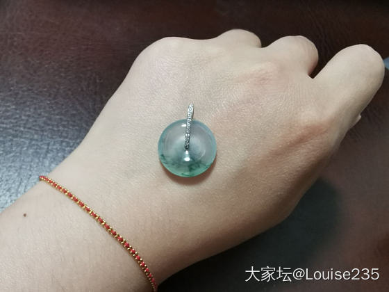 请问这种小尺寸平安扣一万元贵吗？_翡翠