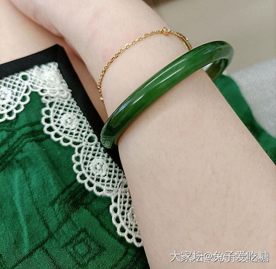 想看姐妹们的碧玉叠戴搭配_搭配和田玉
